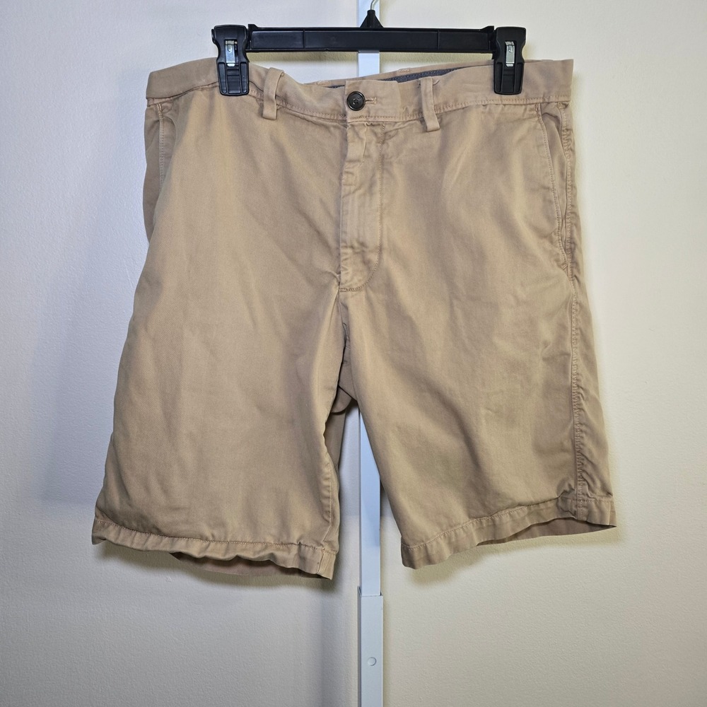 Banana Republic Men's Khaki Shorts, Casual Everyday Wear, Size 33